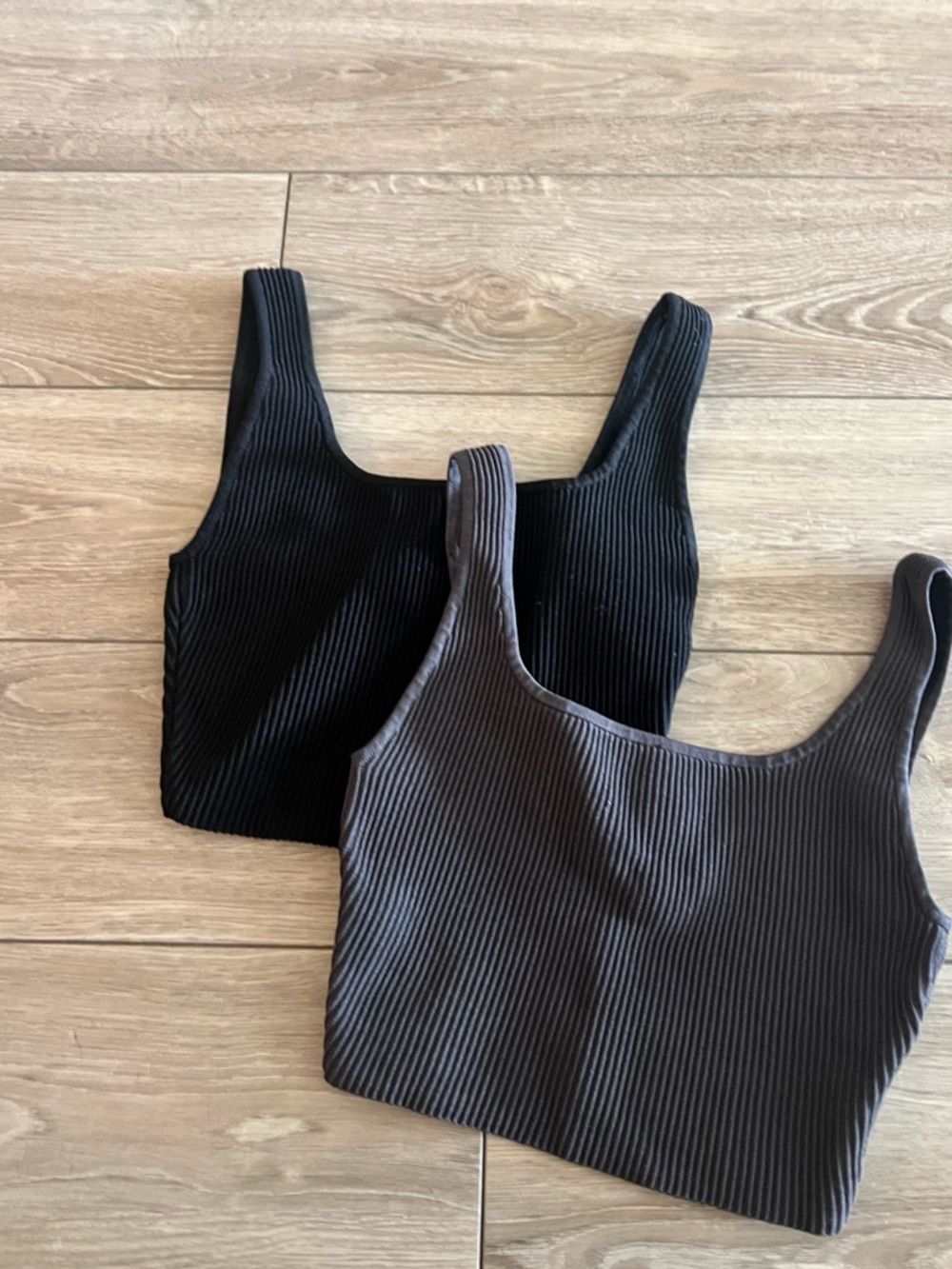 Aritizia Sculpt Knit Squareneck Cropped Tank Cropped ribbed tank top